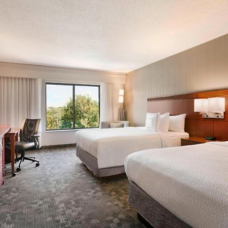 Courtyard By Marriott Bloomington Normal Hotel Bagian luar foto