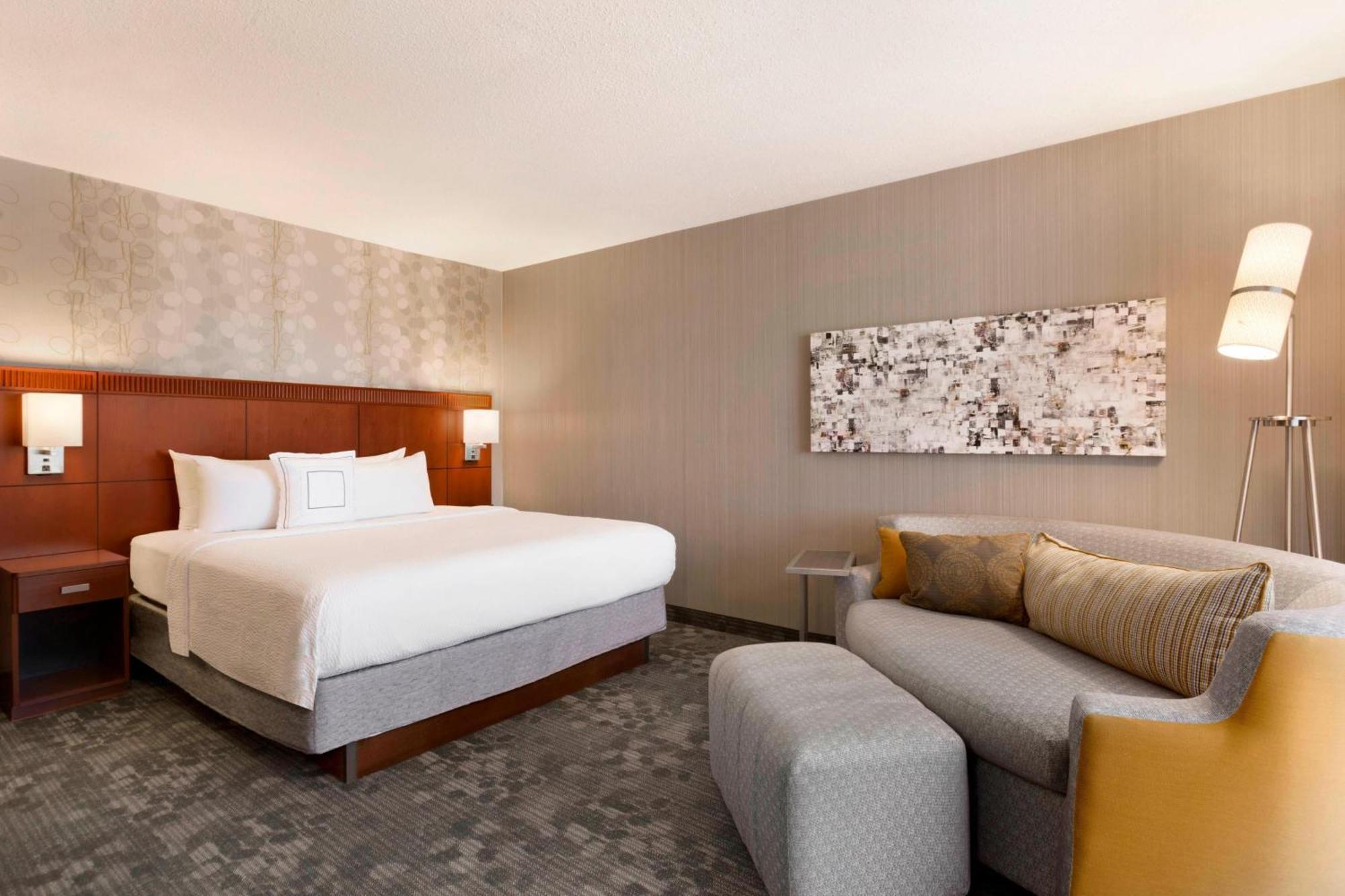Courtyard By Marriott Bloomington Normal Hotel Bagian luar foto