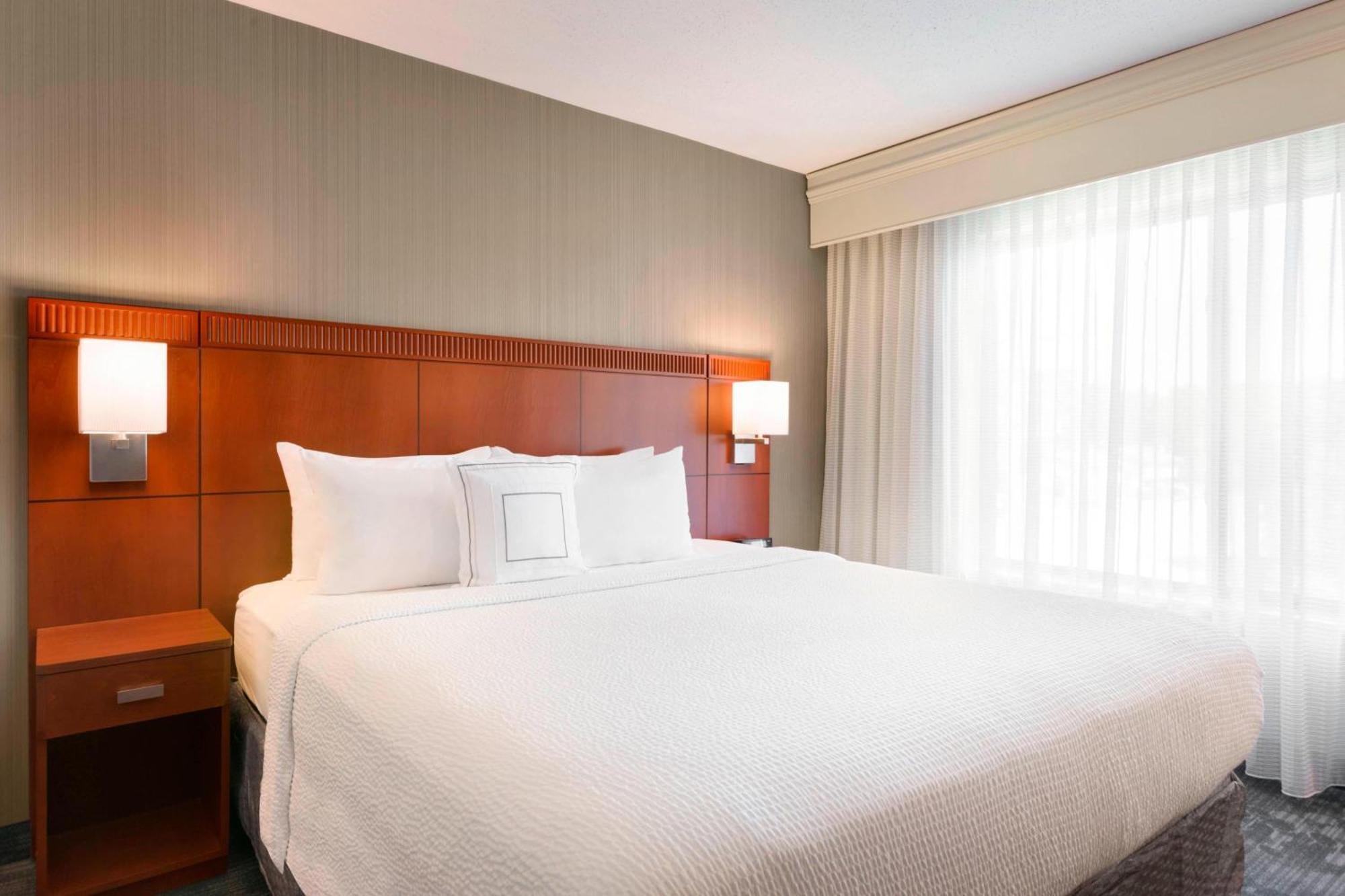 Courtyard By Marriott Bloomington Normal Hotel Bagian luar foto