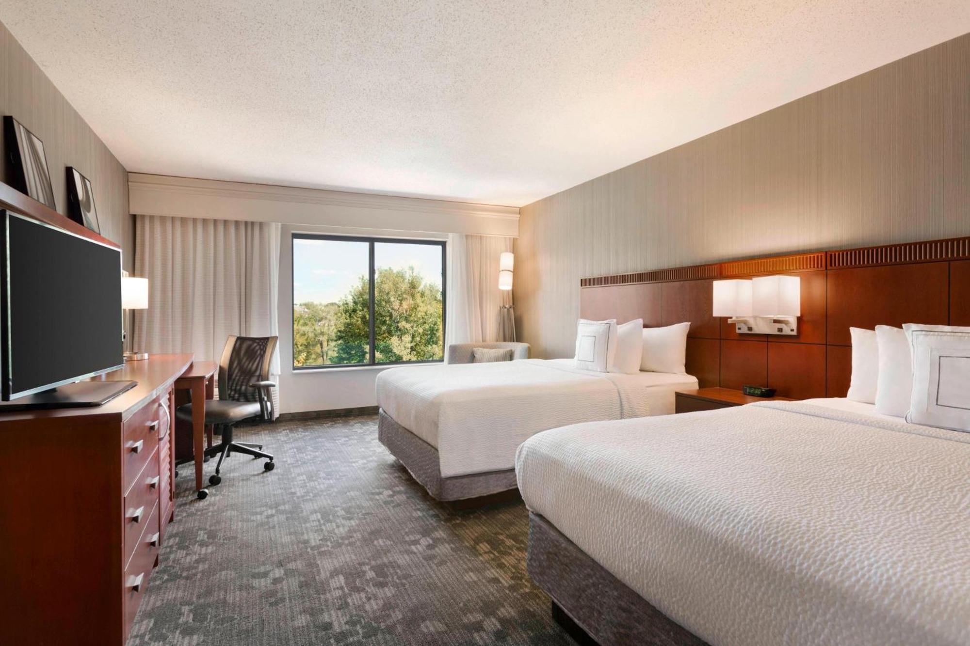 Courtyard By Marriott Bloomington Normal Hotel Bagian luar foto