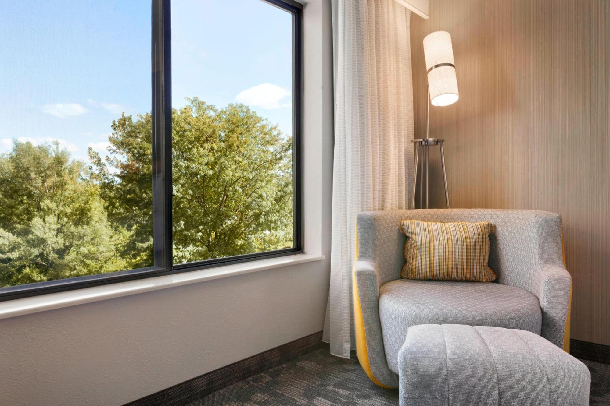 Courtyard By Marriott Bloomington Normal Hotel Bagian luar foto