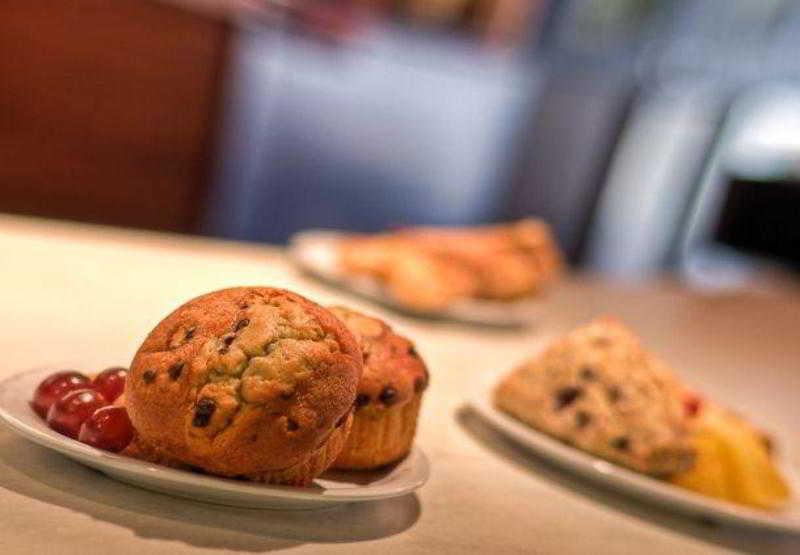 Courtyard By Marriott Bloomington Normal Hotel Bagian luar foto
