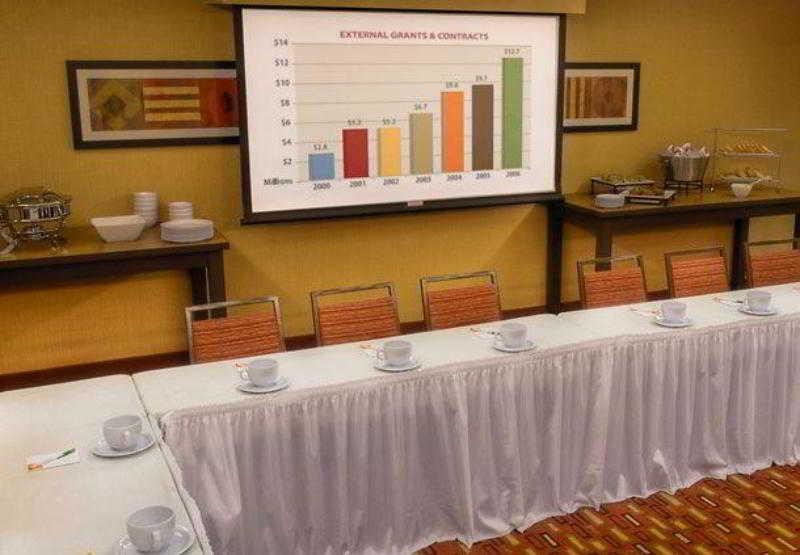 Courtyard By Marriott Bloomington Normal Hotel Fasilitas foto