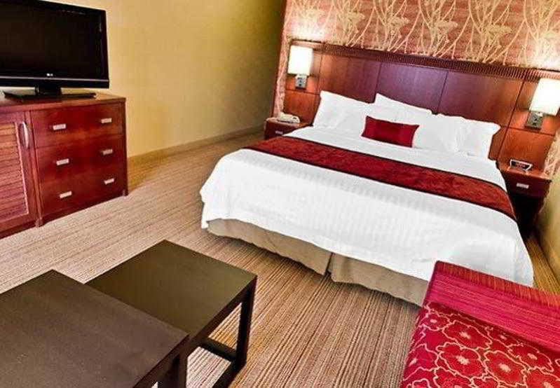 Courtyard By Marriott Bloomington Normal Hotel Bagian luar foto